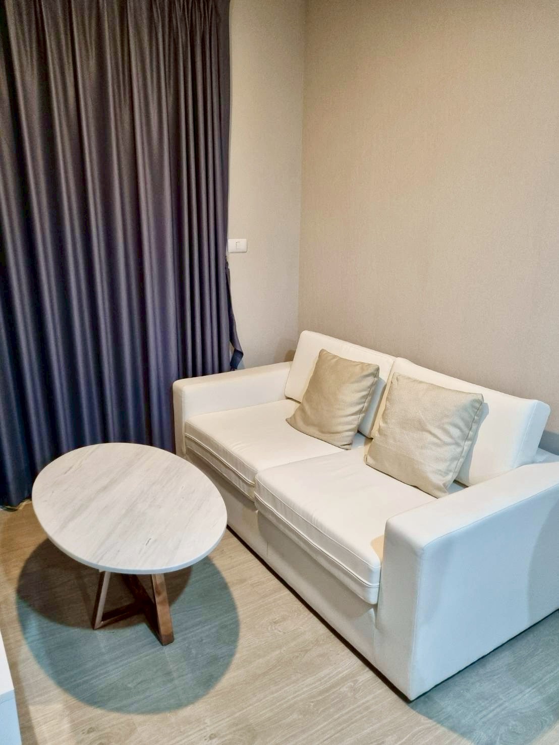 stainless-steel-table